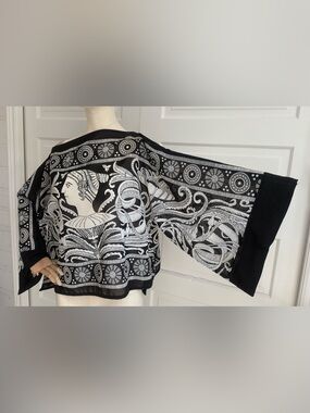 Black & White Baroque Print Kimono Blouse